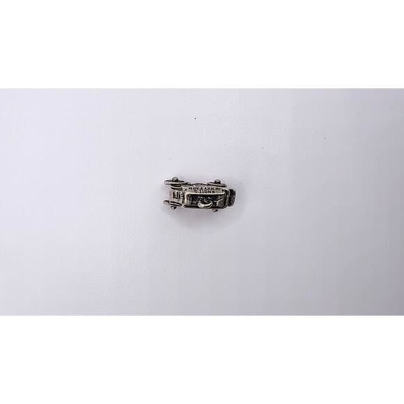 Vintage Sterling Silver Knott's Berry Farm Stagecoach Charm - Picture 3 of 7